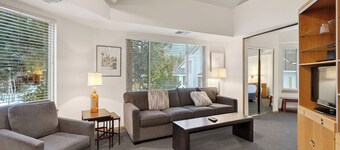 The Ridgeline by Avantstay Shared Pool + Hot Tub + Sauna Ski-in Access + Village Walk