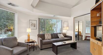 The Ridgeline by Avantstay Shared Pool + Hot Tub + Sauna Ski-in Access + Village Walk