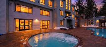 The Ridgeline by Avantstay Shared Pool + Hot Tub + Sauna Ski-in Access + Village Walk