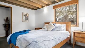 4 bedrooms, iron/ironing board