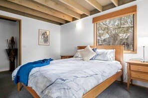 4 bedrooms, iron/ironing board