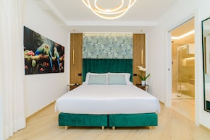In-room safe, iron/ironing board, free WiFi, bed sheets