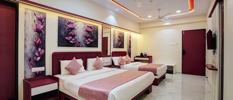 Deluxe Suite, Balcony, City View | Soundproofing, free WiFi