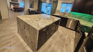 A modern kitchen with granite countertops, dark cabinetry, and stainless steel appliances. - Scottsdale Oldtown Paradise - New Home with 4 bedrooms and 3 bath (Scottsdale)