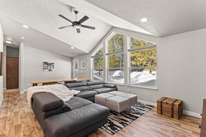 TV - Peaceful Donnelly Retreat- Grill, Fire Pit & Lake Access Nearby (Donnelly)