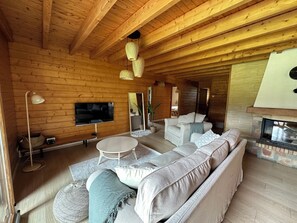 TV connectée, jeux vidéo, livres