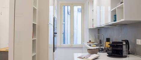 Fridge, oven, stovetop, dishwasher