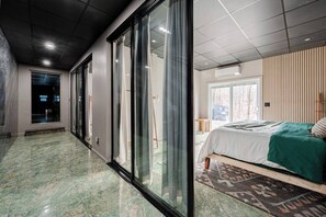 8 bedrooms, free WiFi, bed sheets, wheelchair access