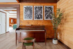 Unclassified image, 4 of 70, button