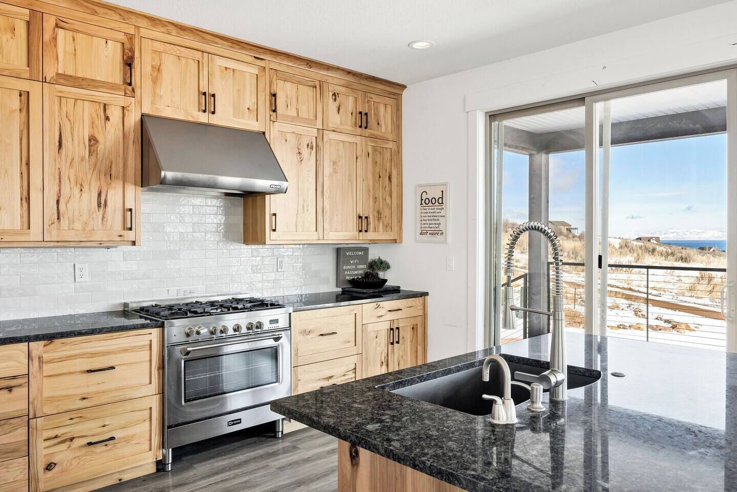 Fridge, microwave, oven, coffee/tea maker