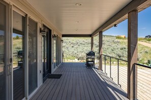 Terrace/patio - The Lazy Days Getaway at Bear Lake with Ideal Beach Access (Garden City)