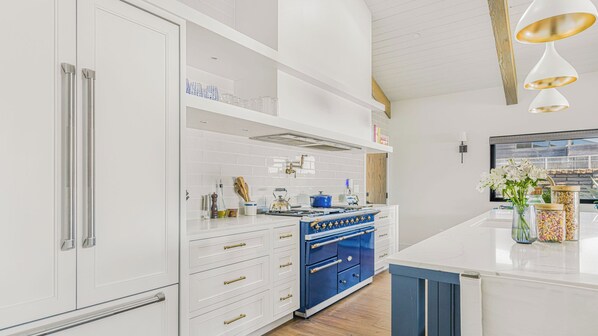 Interior - The Jamie by Avantstay Oceanfront Stay + Firepit + Chef's Kitchen + Near Morro Bay (Cayucos)