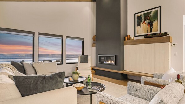 Interior - The Jamie by Avantstay Oceanfront Stay + Firepit + Chef's Kitchen + Near Morro Bay (Cayucos)