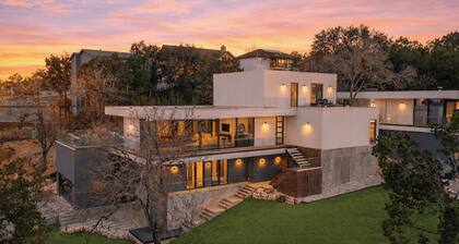 Hunters Estate by Avantstay Design-forward Hillside Home Private Pool + Firepit Close to Lake Travis + Downtown Austin