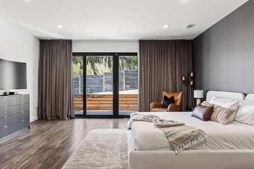 House (5 Bedrooms) | Interior