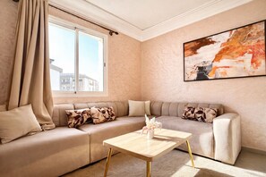 Living area - Stylish Condo – 5 Minutes Walk to Anza Beach (Anza)