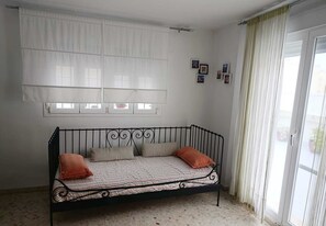 2 chambres, fer et planche à repasser, Wi-Fi, draps fournis