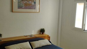A bedroom with a bed, a ceiling fan, a window, and a framed picture on the wall. - Penthouse with terrace (San Fernando)