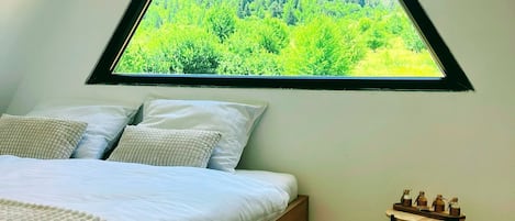 2 bedrooms, iron/ironing board, travel crib, WiFi (free)