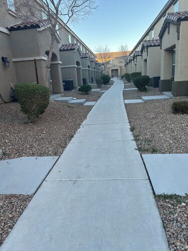Bri’s Place Cozy 2BR Home Near Nellis AFB & Speedway