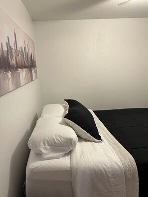 2 slaapkamers, een bureau, een strijkplank/strijkijzer, gratis wifi