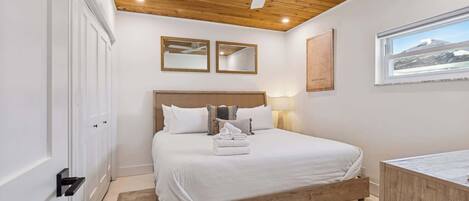 4 chambres, fer et planche à repasser, lit parapluie, Wi-Fi