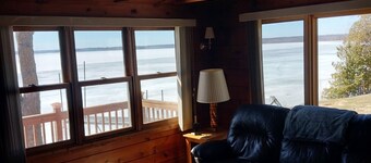 Vintage log cabin with fantastic views of Bowstring Lake