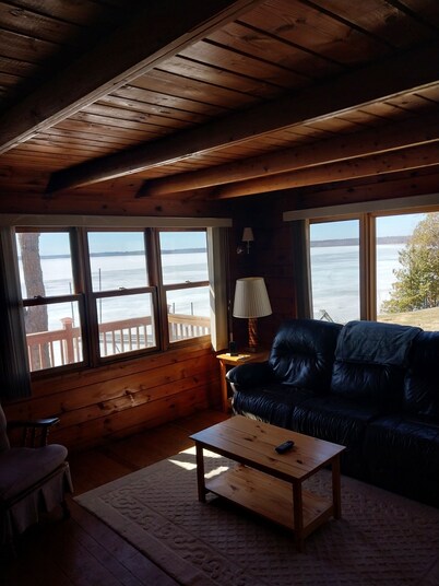 Vintage log cabin with fantastic views of Bowstring Lake