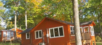 Vintage log cabin with fantastic views of Bowstring Lake