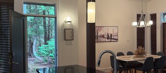 Beach Calm and Carry On-Beautiful 3bedroom luxury beachy townhome in Parksville.
