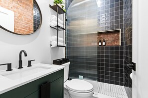 Shower, hair dryer, towels, soap - The Bergen Standard  3BD 2BA Brownstone + Parking (Jersey City)