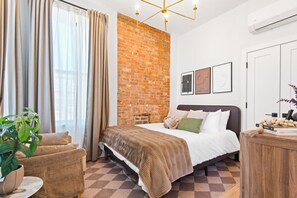 Iron/ironing board, WiFi, bed sheets - The Bergen Standard  3BD 2BA Brownstone + Parking (Jersey City)