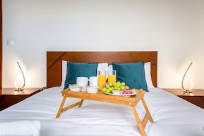 3 chambres, fer et planche à repasser, lit de bébé portatif