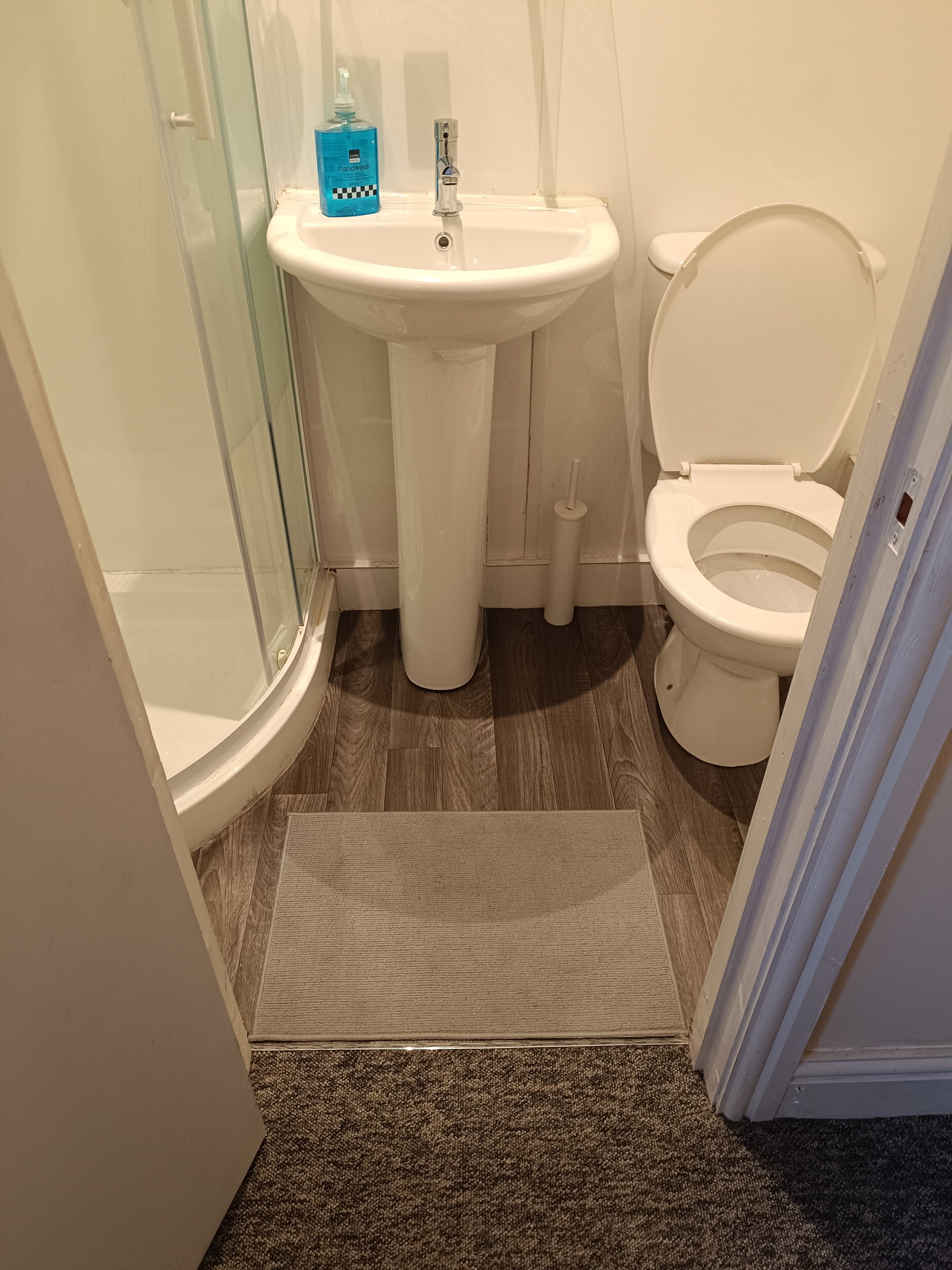 Double Room, Private Bathroom | Bathroom | Shower, towels, soap, shampoo