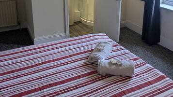 Double Room, Private Bathroom, Park View | Iron/ironing board, free WiFi
