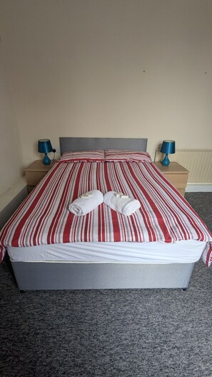 Double Room, Private Bathroom, Park View (clean and cosy room)