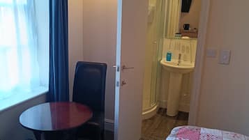 Double Room, Private Bathroom, Park View (clean and cosy room) | Iron/ironing board, free WiFi