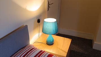 Single Room, Private Bathroom, Garden View (clean and cosy room) | Seterika/papan seterika, Wi-fi percuma