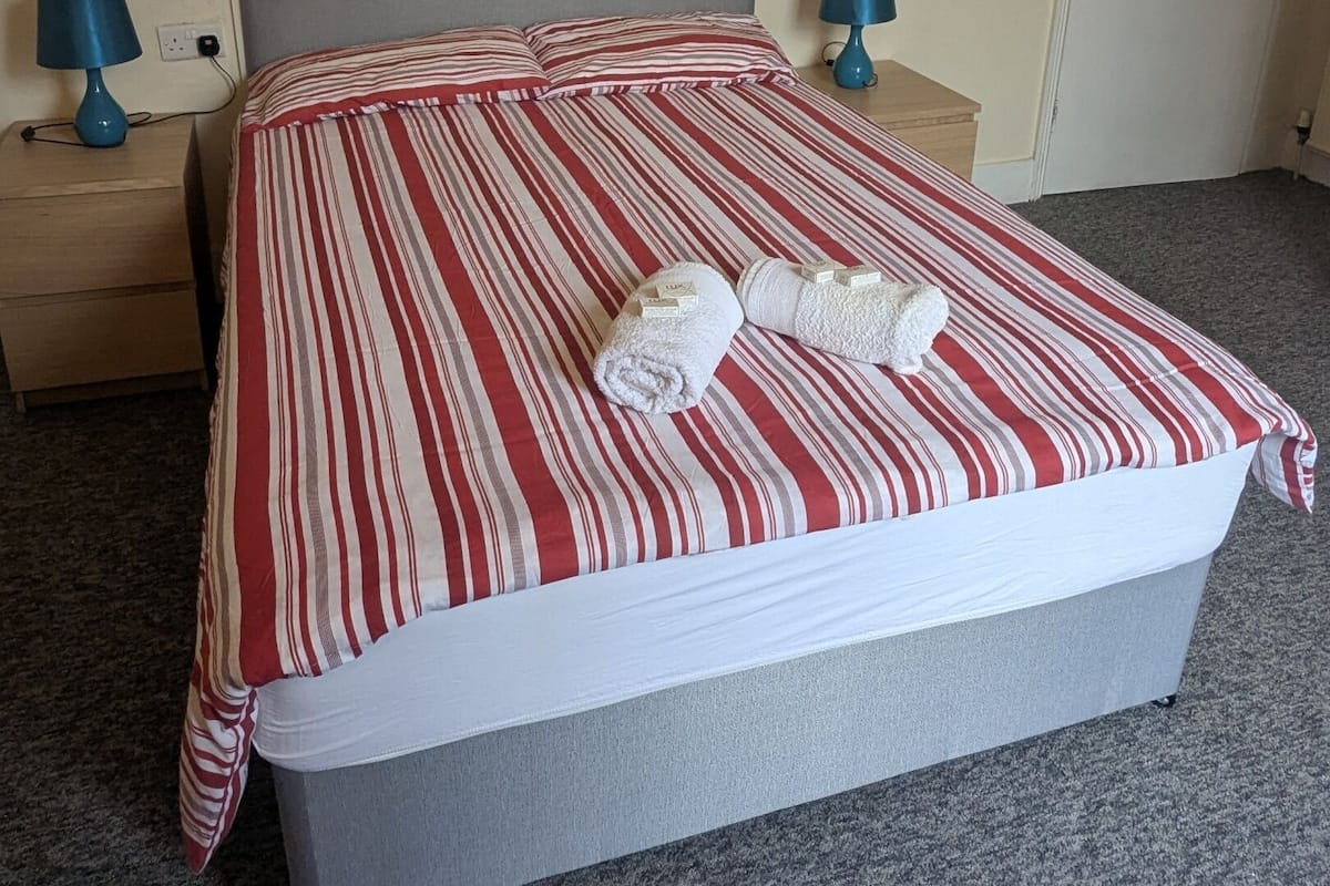 Double Room, Private Bathroom, Park View (clean and cosy room) | Iron/ironing board, free WiFi