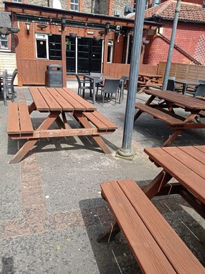 Unclassified image, 5 of 6, button - BRISTOL HOTEL (Bristol)