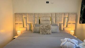 Superior Suite, 1 King Bed with Sofa bed, Balcony, Partial Ocean View