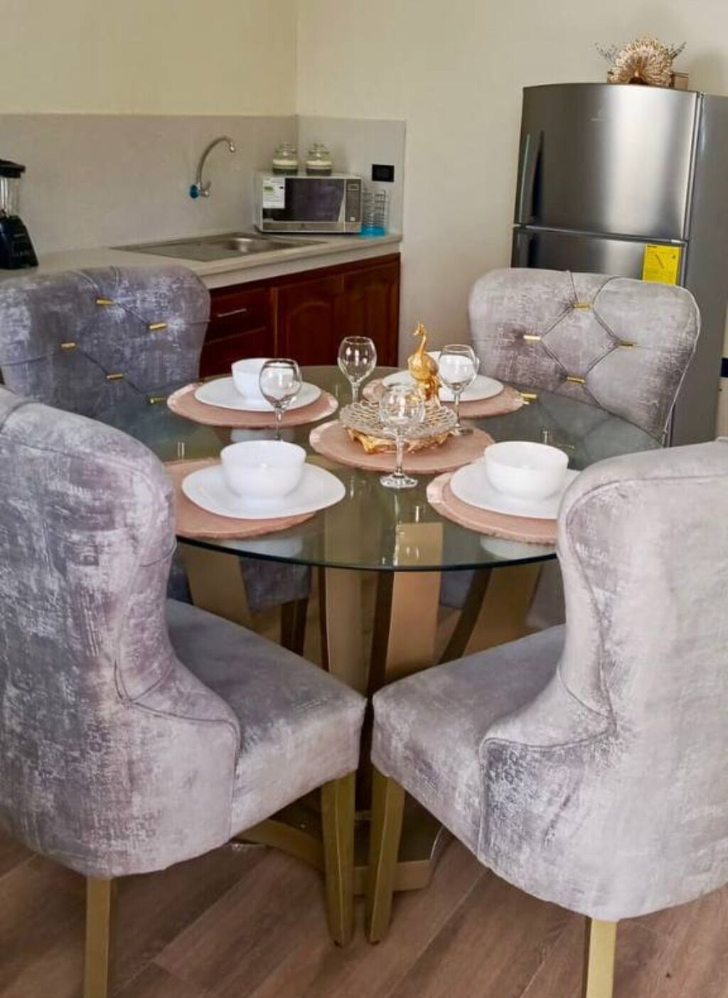 Superior Suite, 1 King Bed with Sofa bed, Balcony, Partial Ocean View | Dining