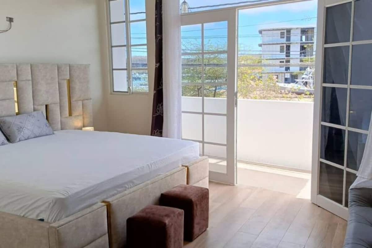 Svit Superior - 1 kingsize-säng med bäddsoffa - balkong - viss havsutsikt | Värdeförvaringsskåp på rummet, strykjärn/strykbräda och gratis wi-fi