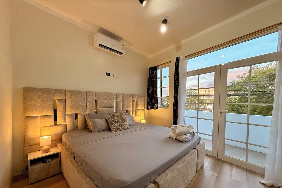 Superior Suite, 1 King Bed with Sofa bed, Balcony, Partial Ocean View | In-room safe, iron/ironing board, free WiFi