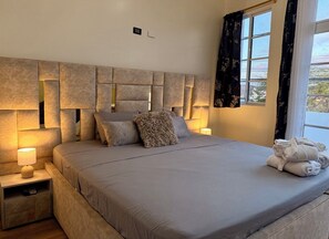 Superior Suite, 1 King Bed with Sofa bed, Balcony, Partial Ocean View - ARENA DORADA (San Cristóbal)