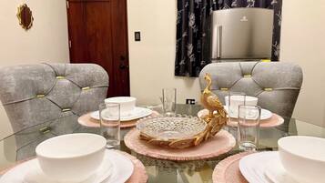 Superior-Suite, 1 King-Bett und Schlafsofa, Balkon, eingeschränkter Meerblick