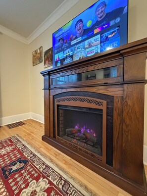 Interior - Peaceful 1-bedroom apartment with AC in vibrant Minneapolis (Minneapolis)