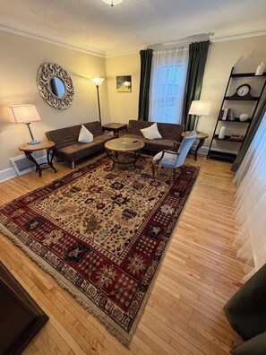 Living area - Peaceful 1-bedroom apartment with AC in vibrant Minneapolis (Minneapolis)