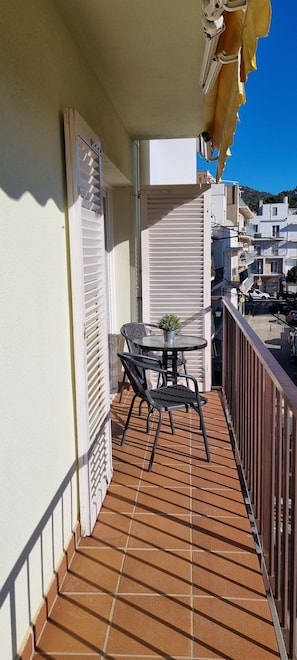 Outdoor dining - Centrally located apartment, 5 min from the beach. Perfect to enjoy with the family (Tossa de Mar)
