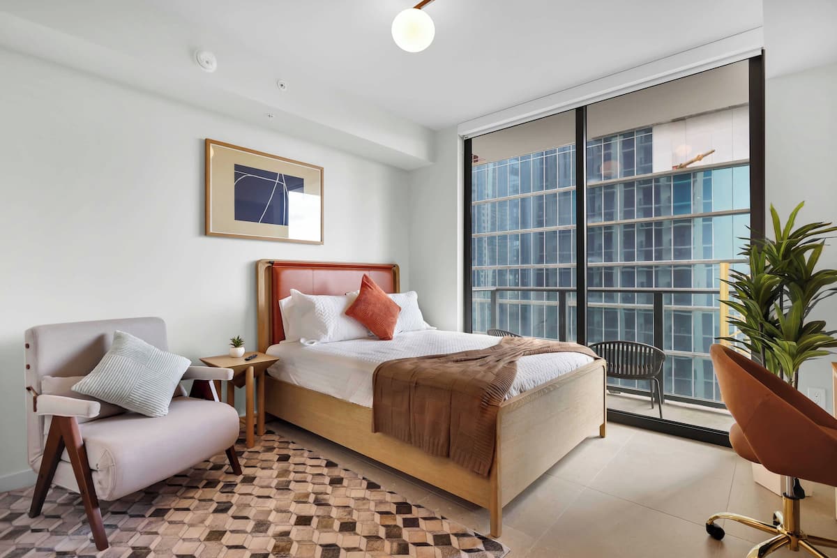 Studio Suite Deluxe, ban công, quang cảnh thành phố | Khu phòng khách